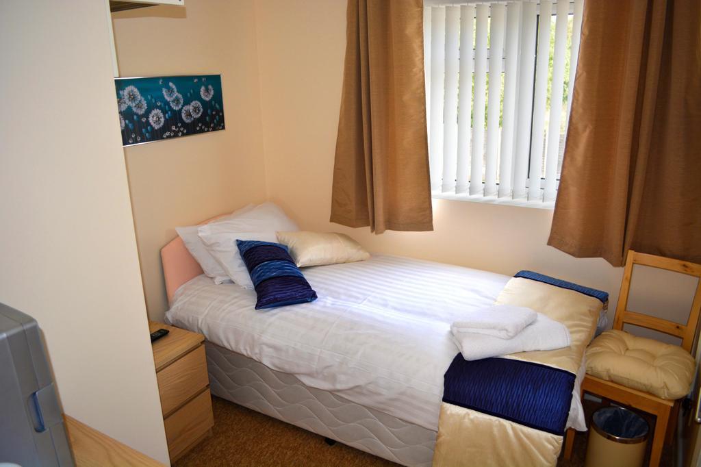 Winston Guesthouse Bicester Exterior photo